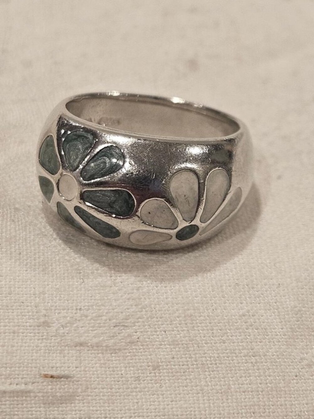Heavy 8.5g California Accessories Sterling Silver Enamel Daisy Ring - Sz 6.75